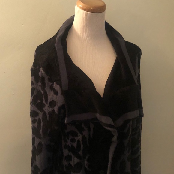 Tricot Chic Black and Gray Print Cardigan Sz: 8 🖤 - Picture 5 of 7